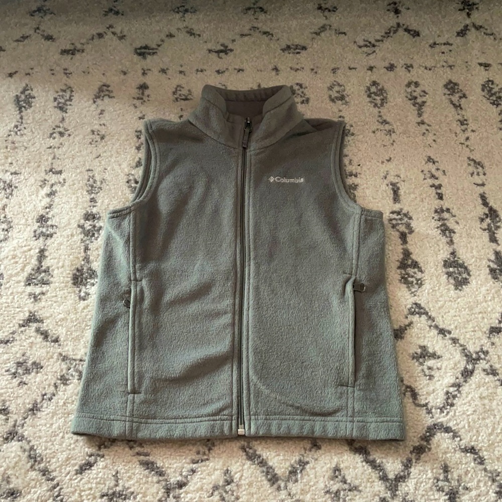 Boy Small Columbia green fleece vest